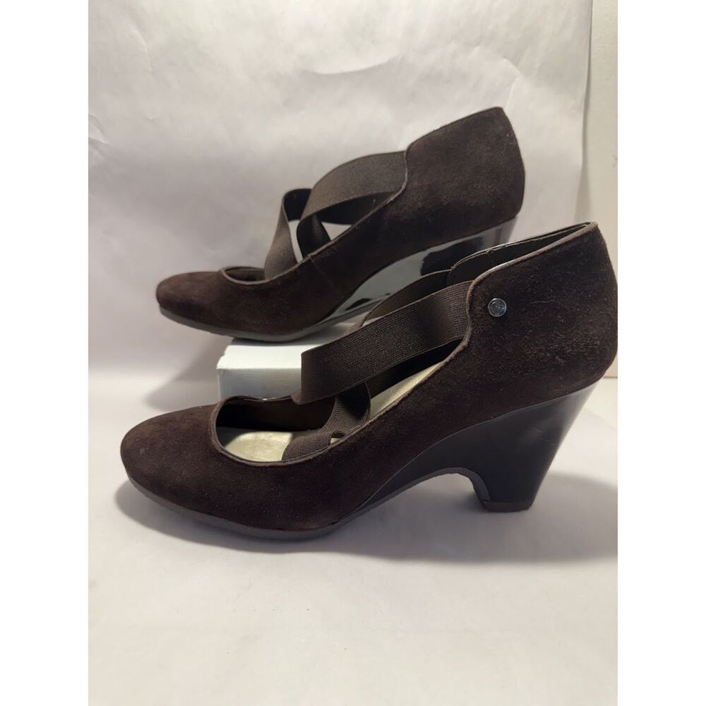 Giani Bernini Brown Suede Curved Wedged heel shoe 9.5M with cross strap